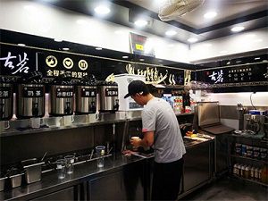 鲸鱼体育门店内部展示